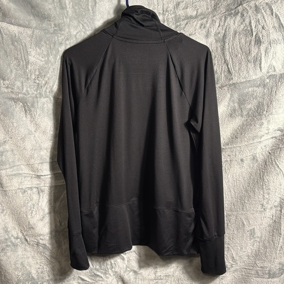 Nine West active pullover top athletic shirt black size Medium thumb hole pocket - Picture 7 of 11